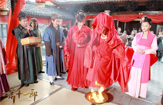 组图:《新萧十一郎》曝朱一龙甘婷婷婚礼喜照