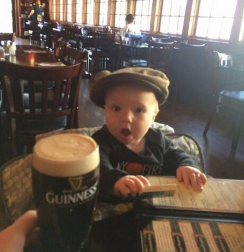 8岁娃花千元压岁钱买游戏点卡 被母亲当众扇耳