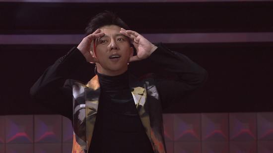 满江亮相好歌曲打开80后音乐回忆 沧桑范十足