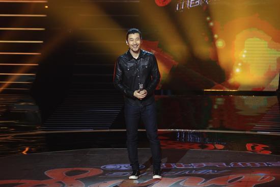 满江亮相好歌曲打开80后音乐回忆 沧桑范十足