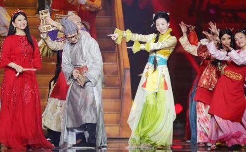 组图:柳岩化身美艳厨娘 与王宁搭档演绎搞笑小