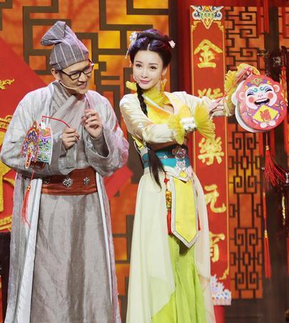 组图:柳岩化身美艳厨娘 与王宁搭档演绎搞笑小