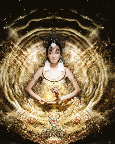 尴尬!萨顶顶假唱转话筒 是中国首位被格莱美邀