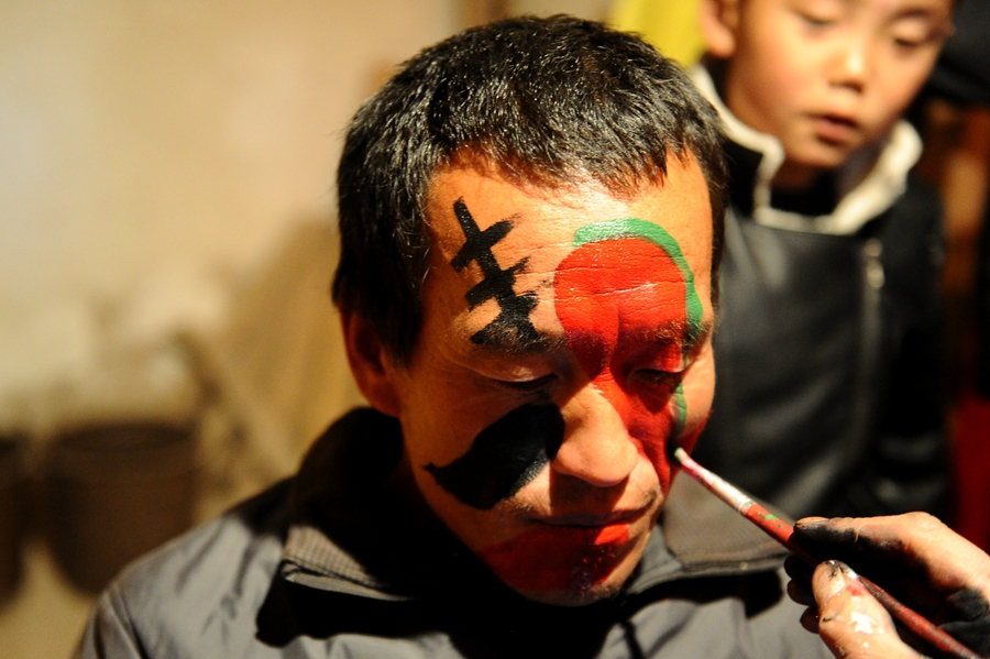 青海湟中上演民俗出阎王 劝人行善