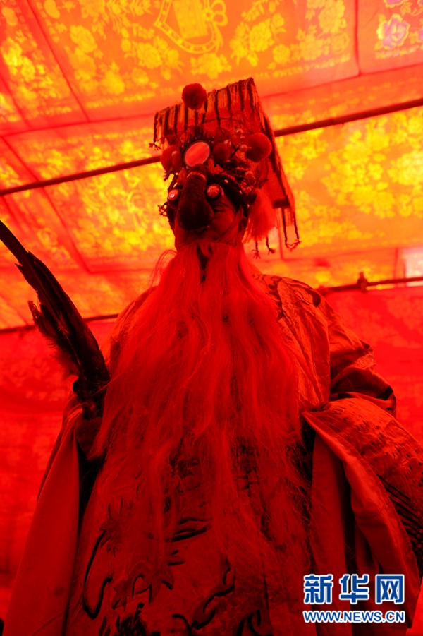 青海湟中上演民俗出阎王 劝人行善