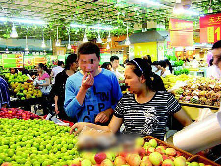 怪谁?的哥随口吐痰被扇耳光 的哥遭打始末回顾