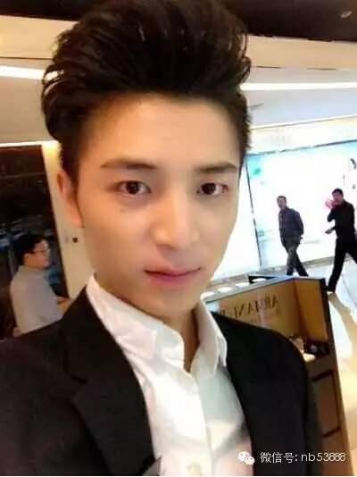 南大90后帅保安走红 颜值爆表撞撞脸一大波明