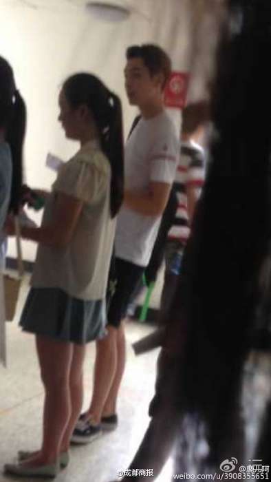 南大90后帅保安走红 颜值爆表撞撞脸一大波明