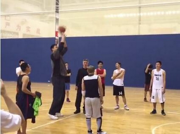 帅!姚明罚球连中30个 网友:NBA巨星的手感还在