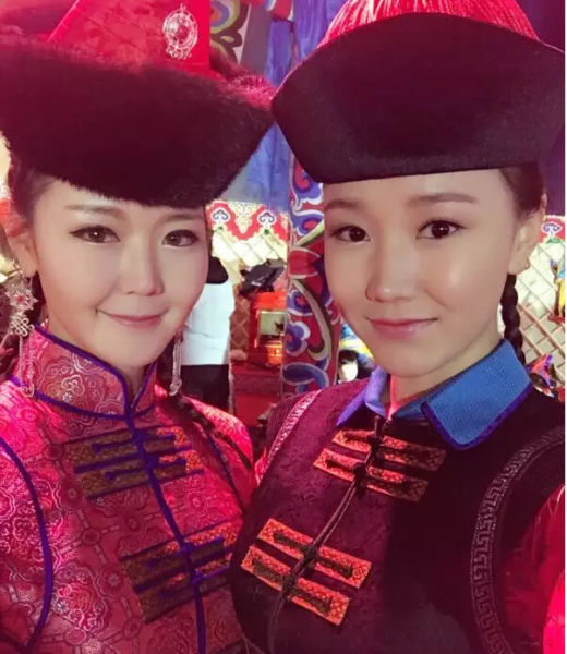 三宝小女孩化妆狂野 毕业于伯克利音乐学院与