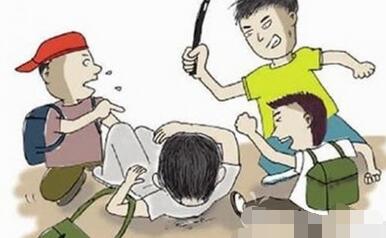  高中生遭群殴  头被抓着往床边撞 揭其被打原因
