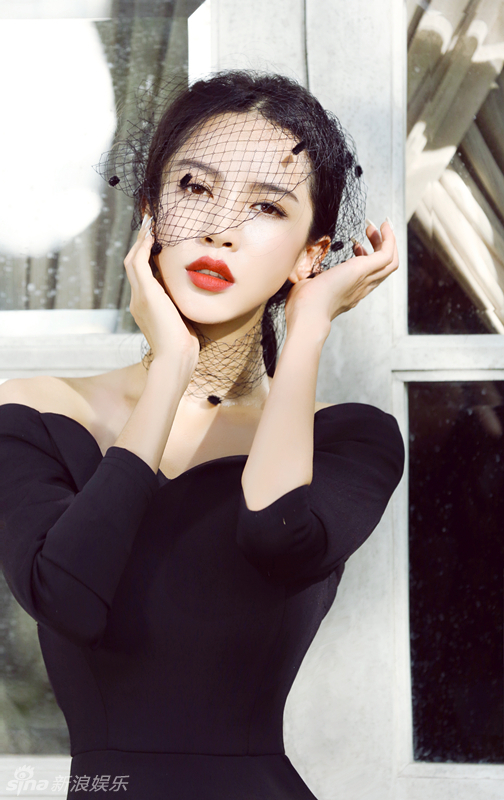 组图:性感尤物潘霜霜写真 复苏的大地女神