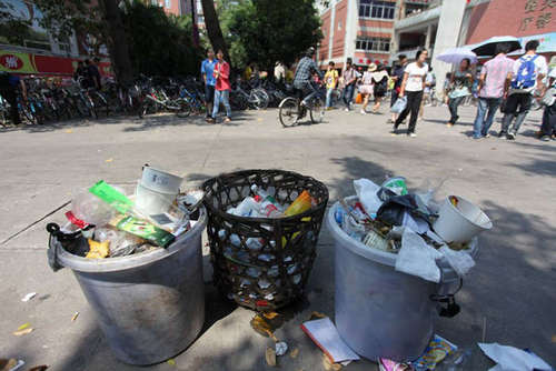 泰国约30名 日本游客全裸下海 导游:请保持节制