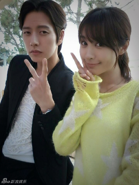 组图:《远爱》曝花絮照 李菲儿朴海镇超萌