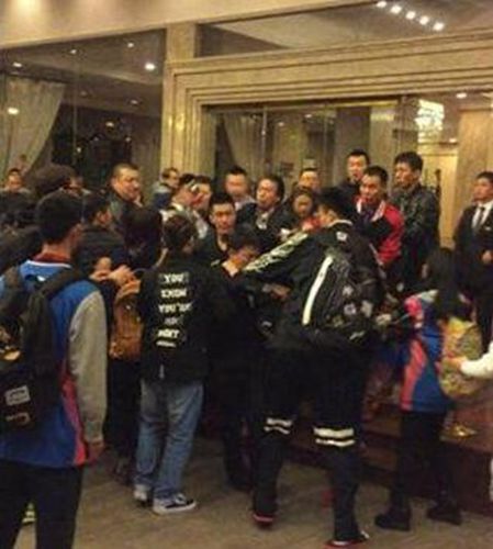 CBA总决赛 辽宁队球员与四川队球迷赛后冲突