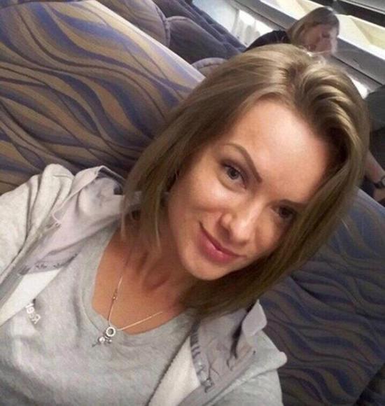 俄罗斯女乘客坠机前自拍成绝照 微笑令人心酸