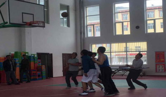 同仁县教育系统组织开展篮球赛