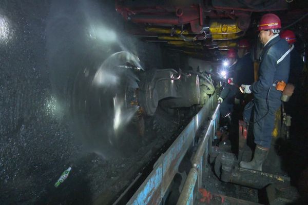 缅怀烈士丰功伟绩 弘扬爱国主义精神 我州举行