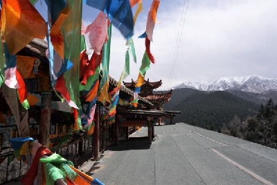 新华社记者张大川挂职日记之四:探访绝壁古刹