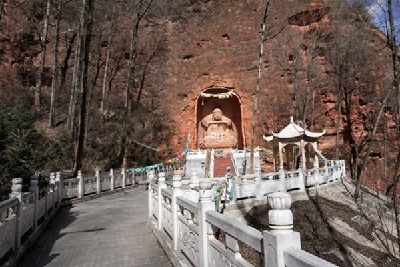 新华社记者张大川挂职日记之四:探访绝壁古刹