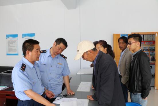 贵德县市场监督管理局实施二小行业登记工作