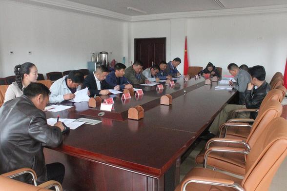 达日县住建局召开美丽乡村危旧房改造项目推进