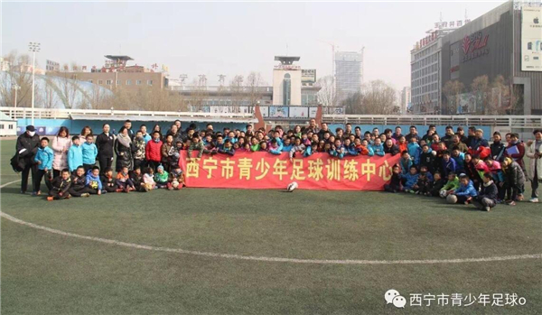 西宁足球小将代表我省参加全国12岁贝贝杯足