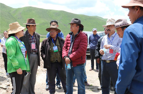 达日县政协联合县人大调研督导各乡镇工作