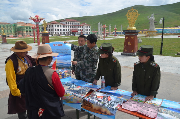 县双拥办开展庆祝建军九十周年拥军优抚政策 