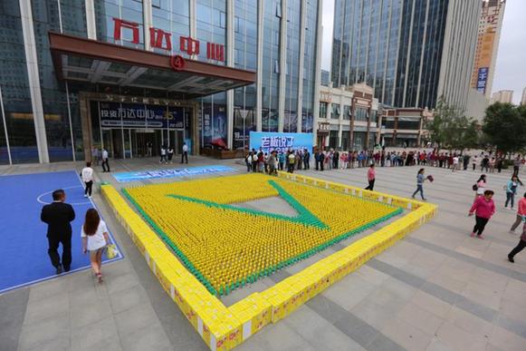 青海西宁:一企业负责人准备10000瓶饮料请全