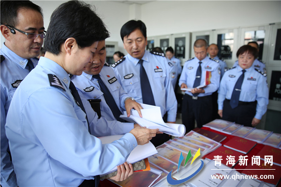 西宁市公安局组织开展2017年年中观摩看党建