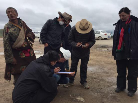 达日县文体广电局组织干部职工开展结对帮扶活