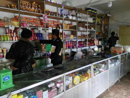 同仁县市场监督管理局开展农村食品药品市场整