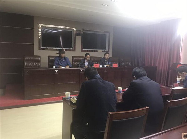 州考核组赴达日县开展扶贫开发工作中期考核