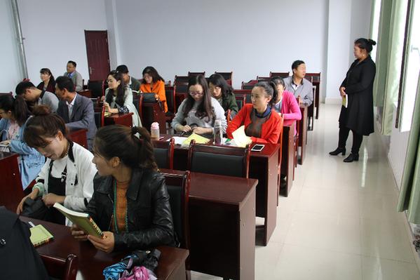 贵德县安多藏语培训班在县委党校开班