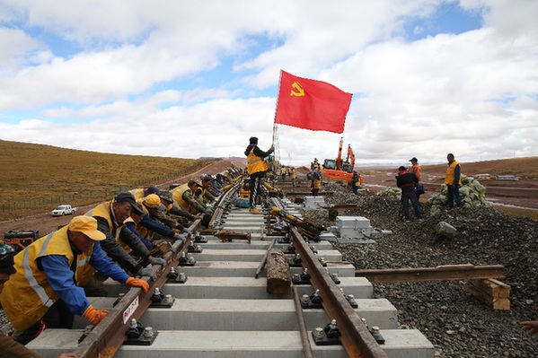 青藏铁路格拉扩能改造工程风火山车站顺利开通