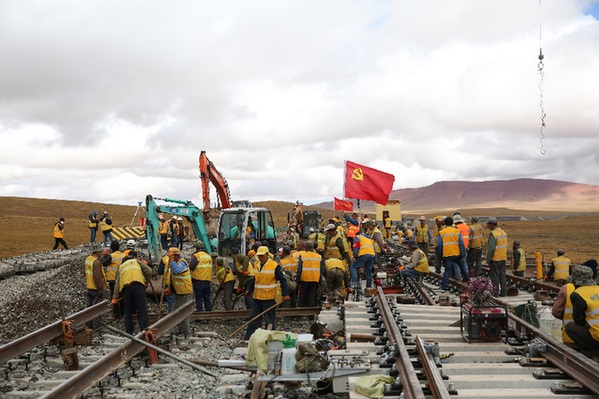 青藏铁路格拉扩能改造工程风火山车站顺利开通