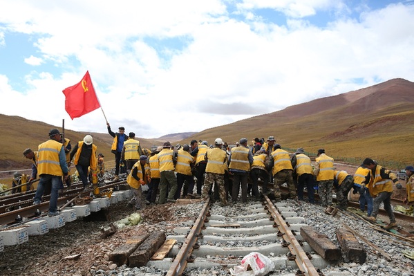 青藏铁路格拉扩能改造工程风火山车站顺利开通