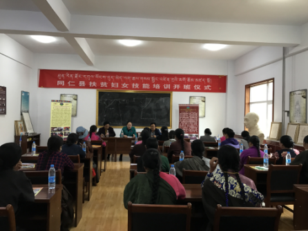 精准扶贫 技能培训促妇女灵活就业