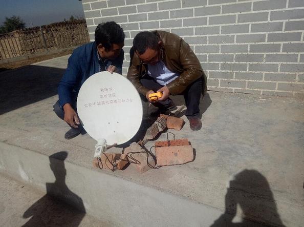 河东乡现代远程教育站点网络维护工作进行中