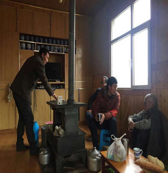 慰问送温暖 关怀暖人心--瓜什则乡开展对贫困户