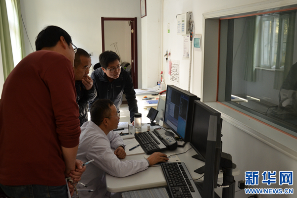 青海囊谦受伤雪豹恢复基本行走能力 若状态良