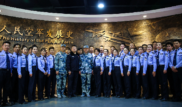 西宁市公安局文艺小分队深入军营开展党的十九