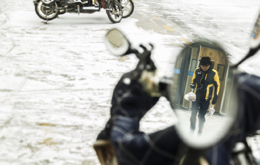 外卖小哥:雪天温暖你的胃