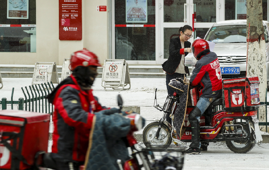 外卖小哥:雪天温暖你的胃