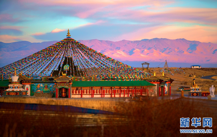 拥抱冬日的暖阳 在青海湖畔追逐日出日落