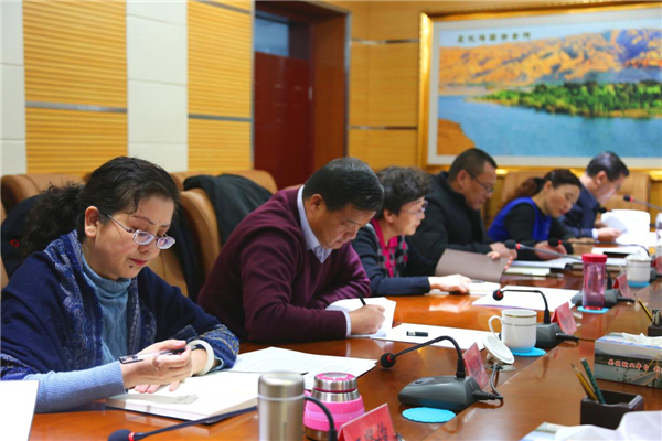 贵德县委理论学习中心组召开专题学习研讨会