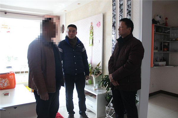 青海省妇联寒冬送温暖 走访慰问吸毒人员家庭