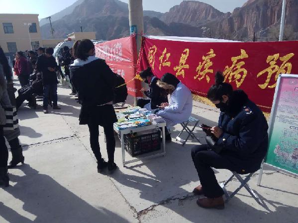 送政策释民惑 送温暖聚民心--保安镇2018年六