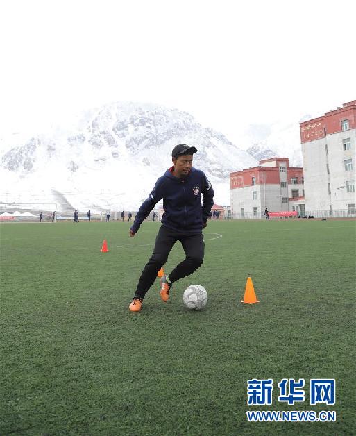 高原上绽放的足球梦